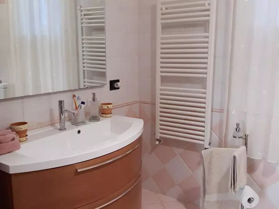 Immagine 13 di Casa quadrifamiliare in vendita  a Carrara