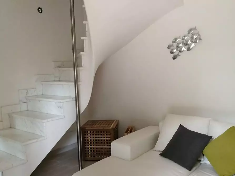 Immagine 6 di Casa bifamiliare in affitto  a Massa