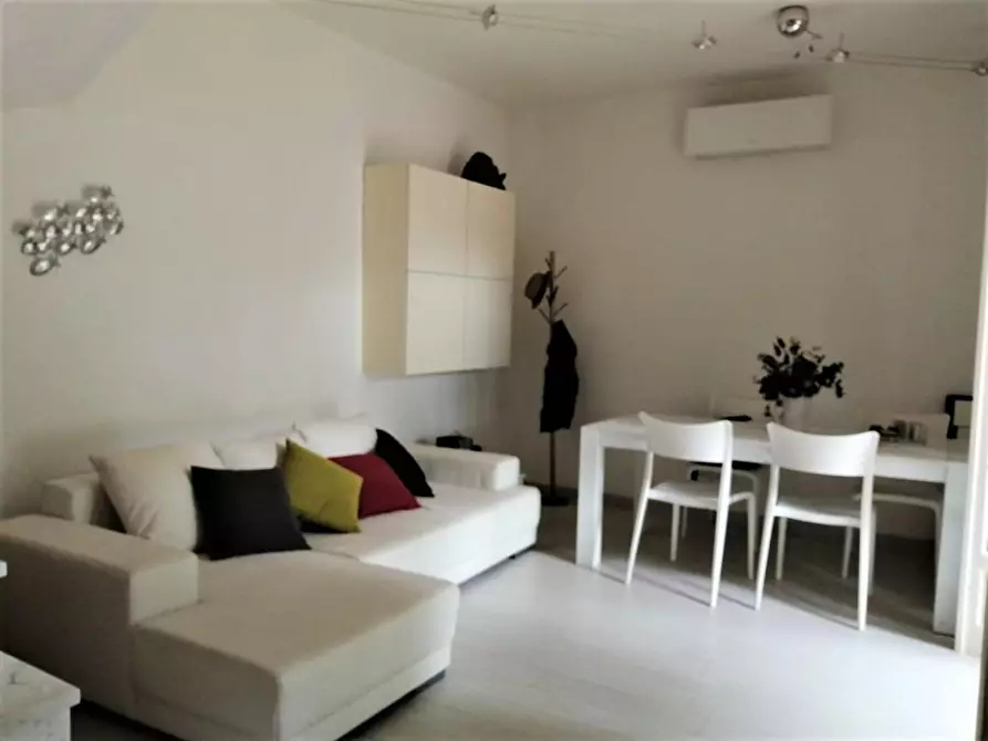 Immagine 5 di Casa bifamiliare in affitto  a Massa