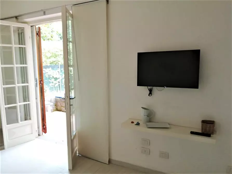 Immagine 7 di Casa bifamiliare in affitto  a Massa