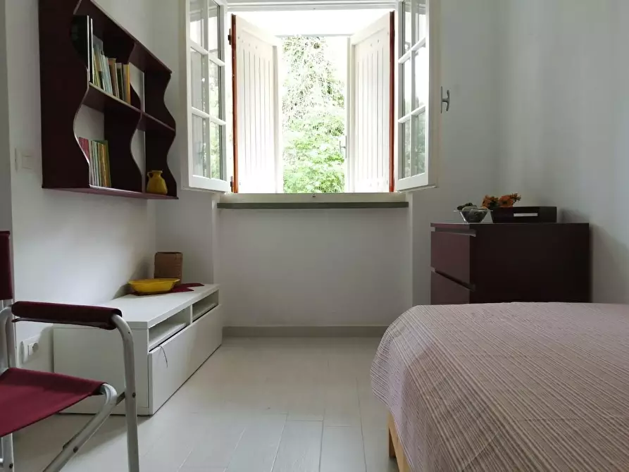 Immagine 13 di Casa bifamiliare in affitto  a Massa