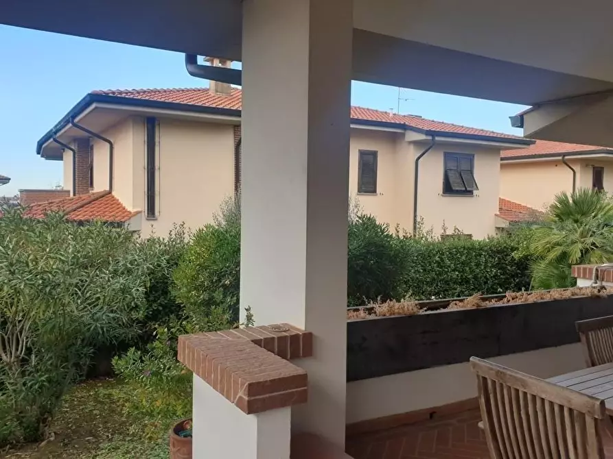 Immagine 1 di Villa in vendita  a Cecina