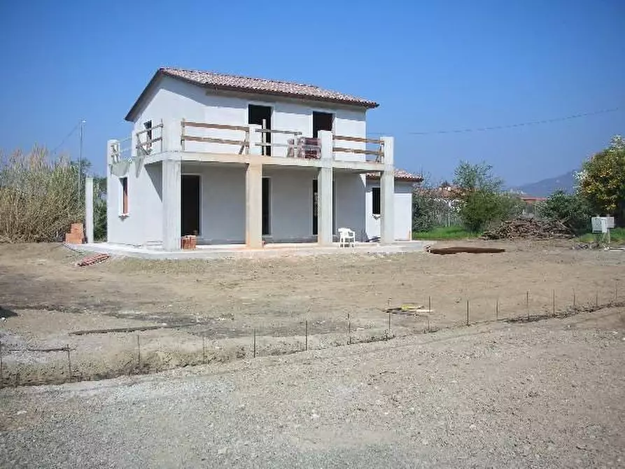 Immagine 3 di Villa in vendita  a Ortonovo