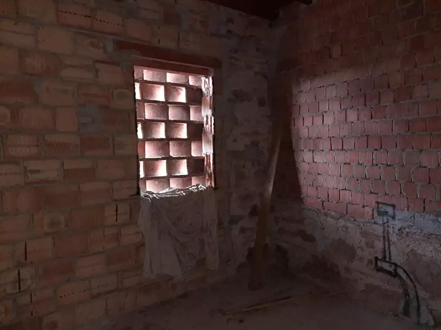 Immagine 4 di Deposito in vendita  a Capannori