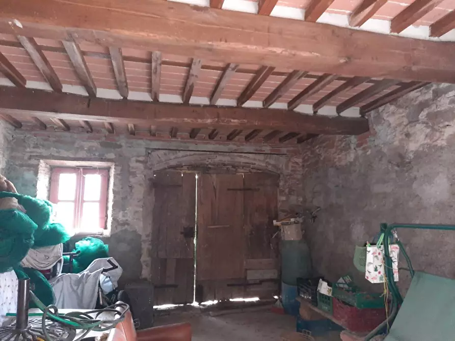 Immagine 2 di Deposito in vendita  a Capannori