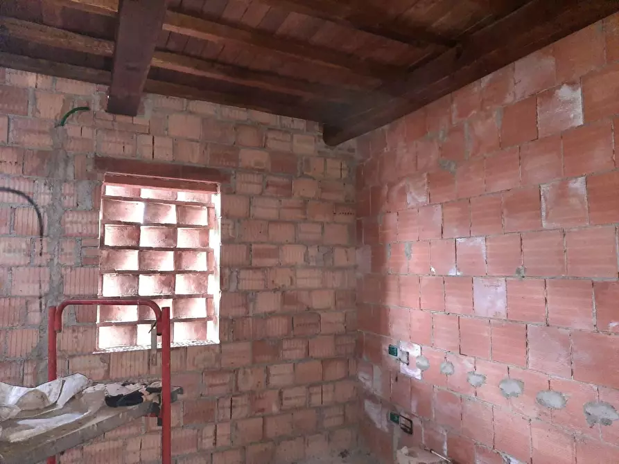 Immagine 3 di Deposito in vendita  a Capannori