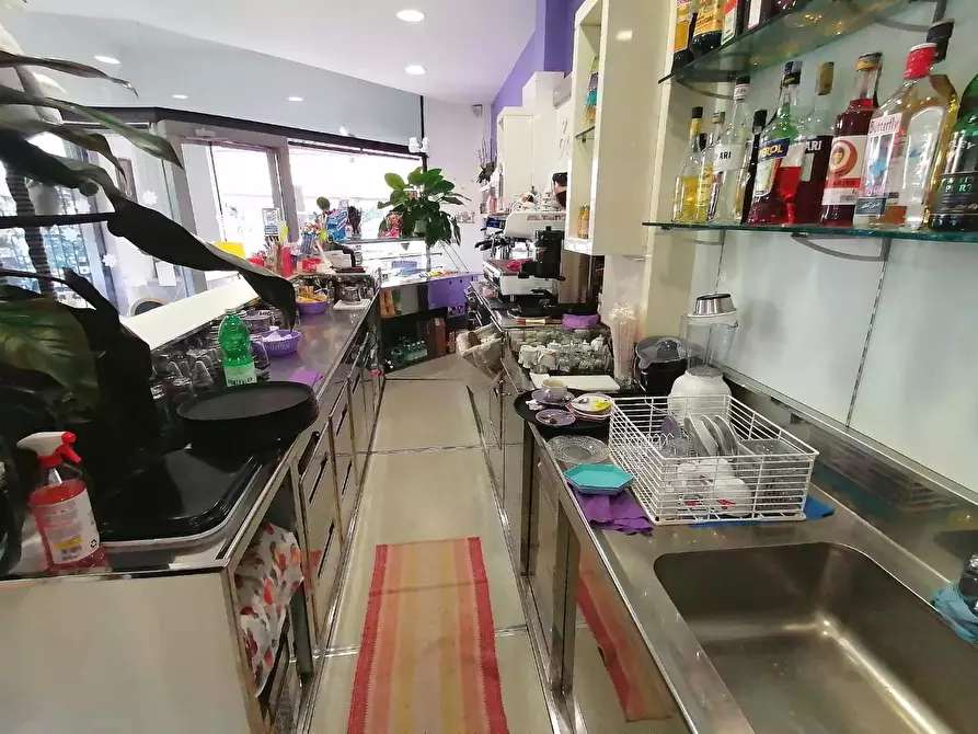 Immagine 5 di Bar / Ristorante in affitto  a Massa