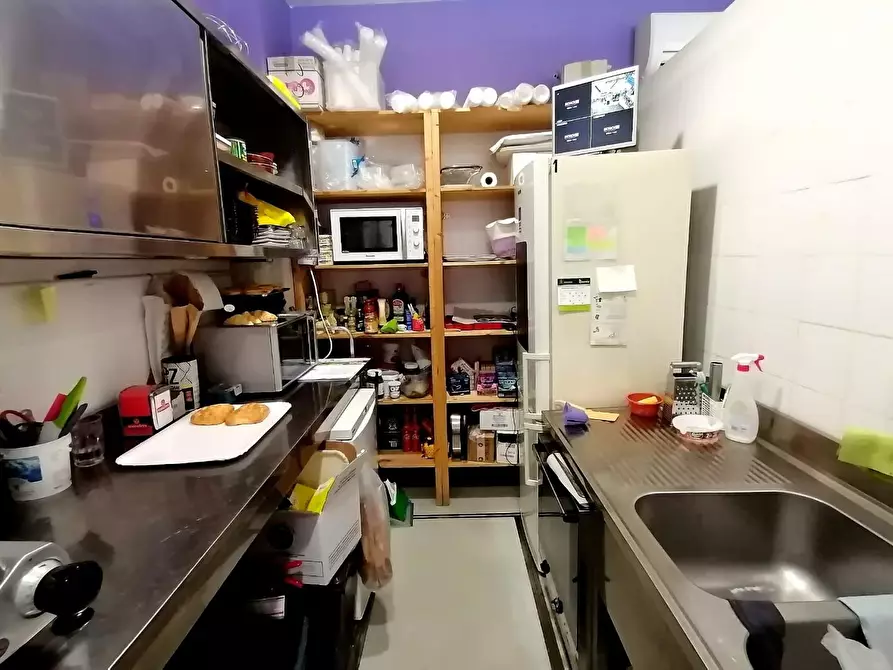 Immagine 9 di Bar / Ristorante in affitto  a Massa
