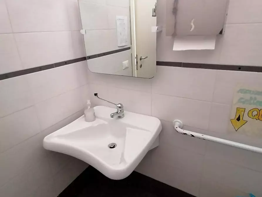 Immagine 10 di Bar / Ristorante in affitto  a Massa