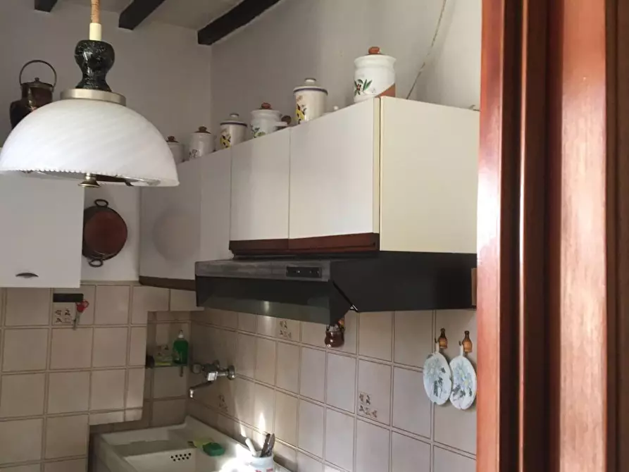 Immagine 4 di Appartamento in vendita  a Semproniano