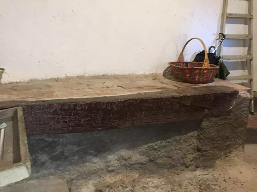 Immagine 15 di Appartamento in vendita  a Semproniano