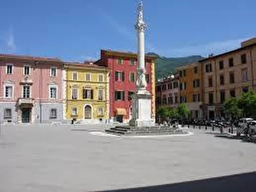 Immagine 7 di Mansarda in vendita  a Massa