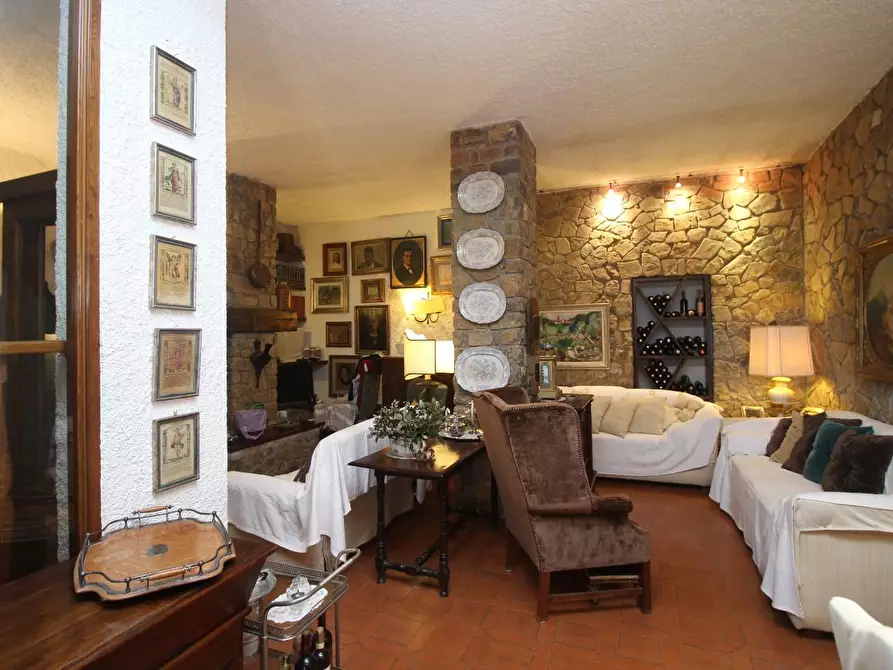 Immagine 2 di Porzione di casa in vendita  a Monteriggioni