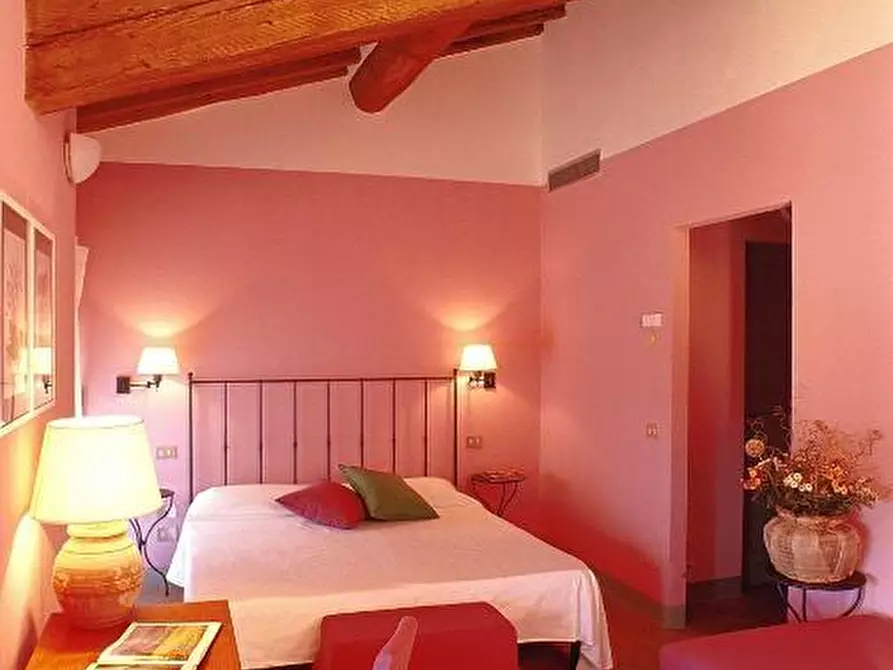 Immagine 21 di Albergo/B&B/Residence in vendita  a San Gimignano