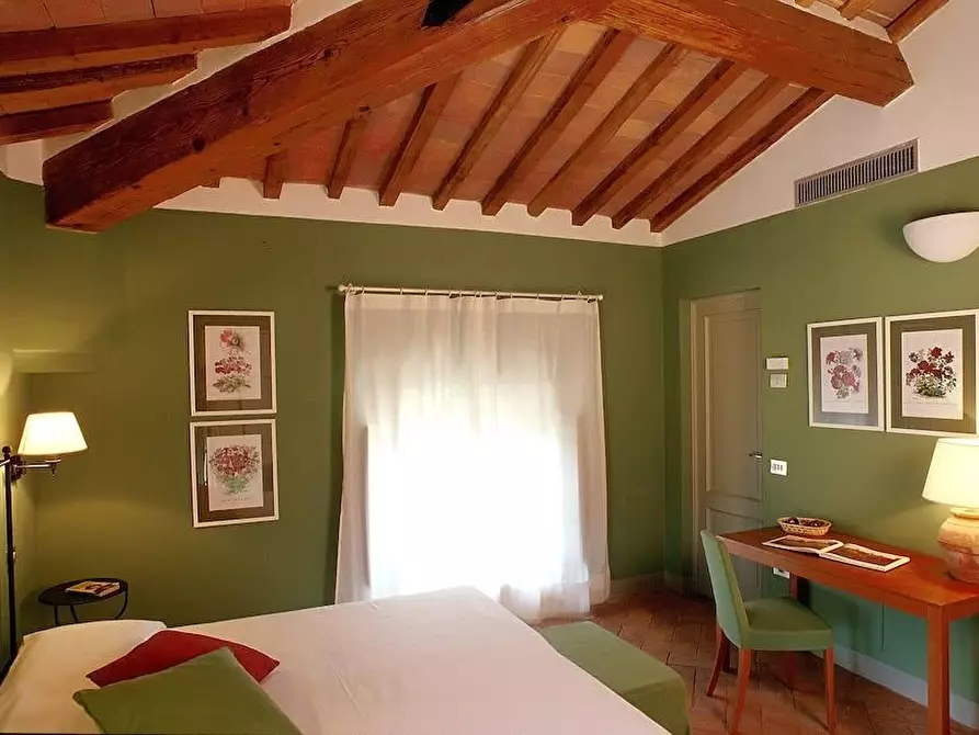 Immagine 25 di Albergo/B&B/Residence in vendita  a San Gimignano