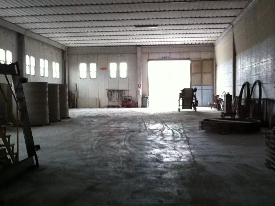 Immagine 4 di Attività artigianale in vendita  a San Vincenzo