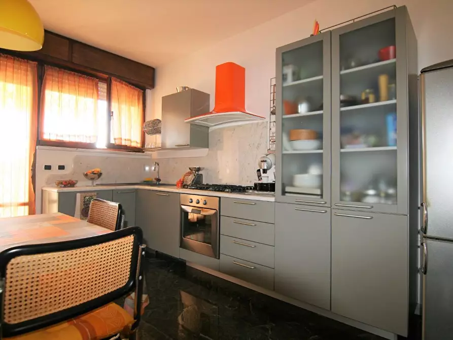 Immagine 2 di Appartamento in vendita  a Carrara