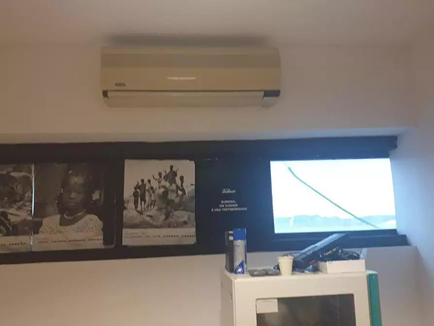 Immagine 9 di Ufficio in vendita  a Peccioli