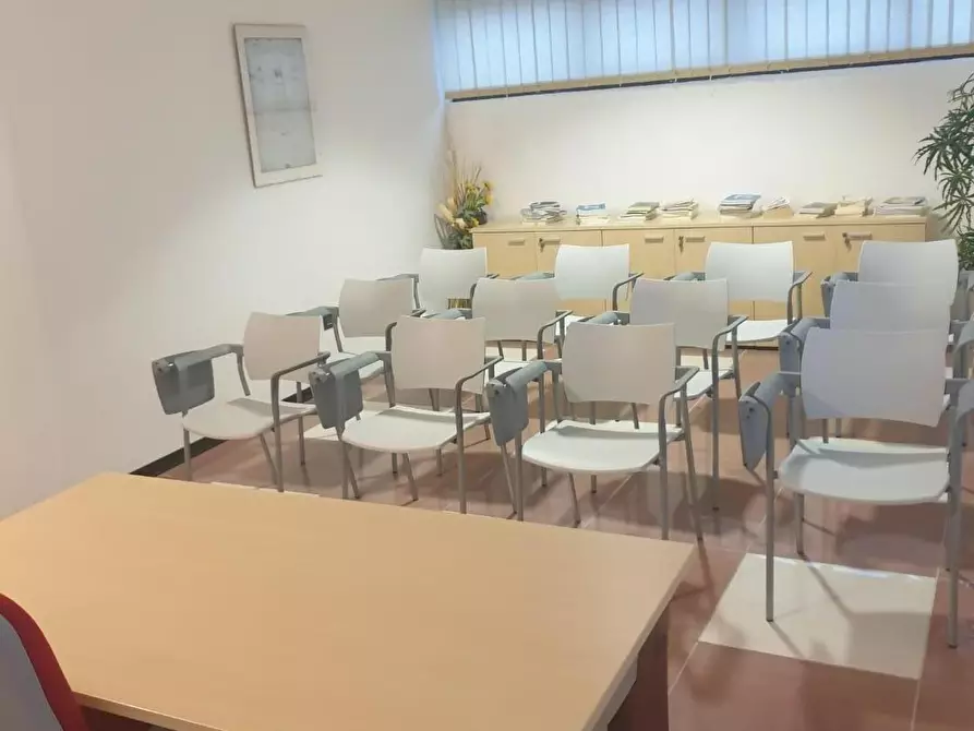 Immagine 2 di Ufficio in vendita  a Peccioli