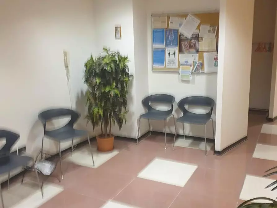 Immagine 10 di Ufficio in vendita  a Peccioli