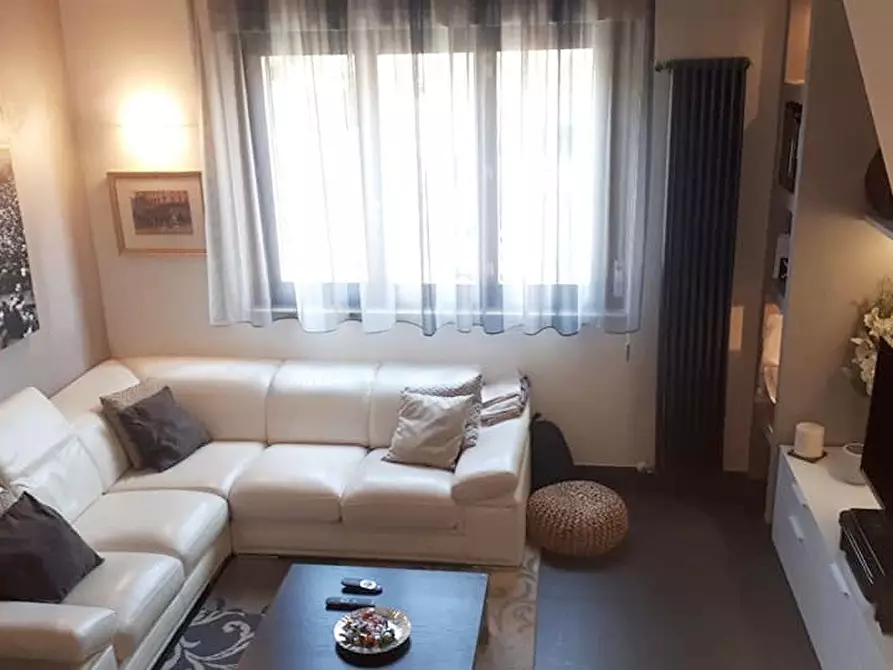 Immagine 2 di Appartamento in vendita  a Siena