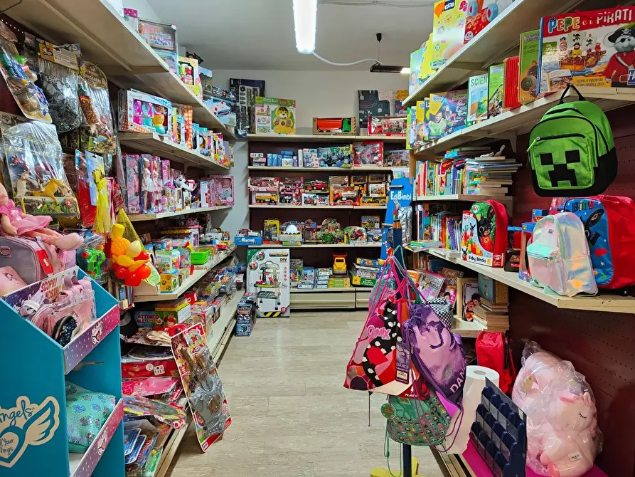 Immagine 2 di Attività commerciale in vendita  a Crespina Lorenzana