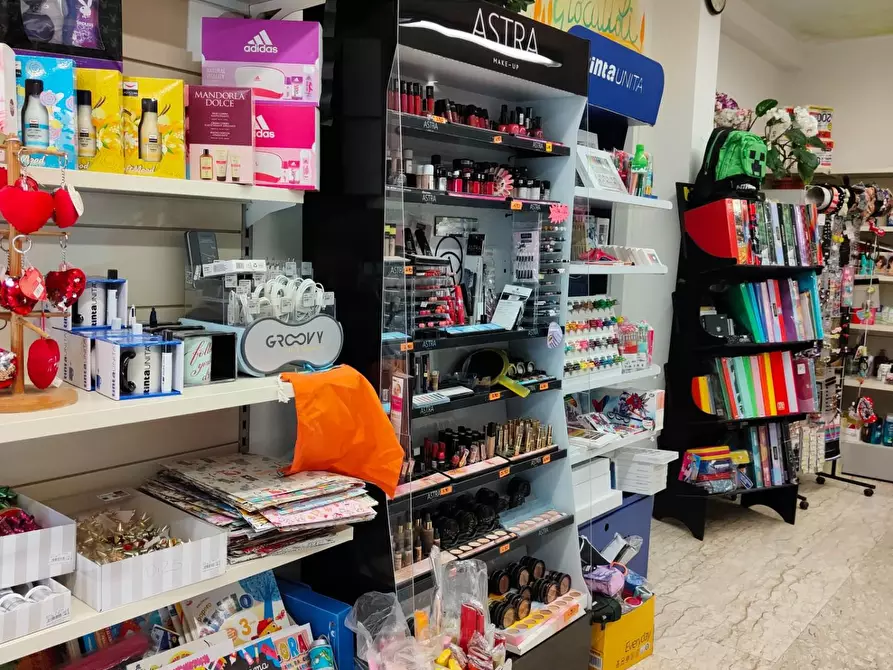 Immagine 23 di Attività commerciale in vendita  a Crespina Lorenzana