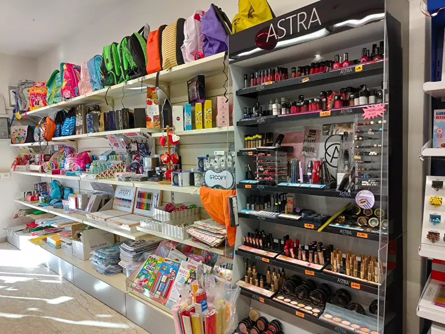 Immagine 21 di Attività commerciale in vendita  a Crespina Lorenzana