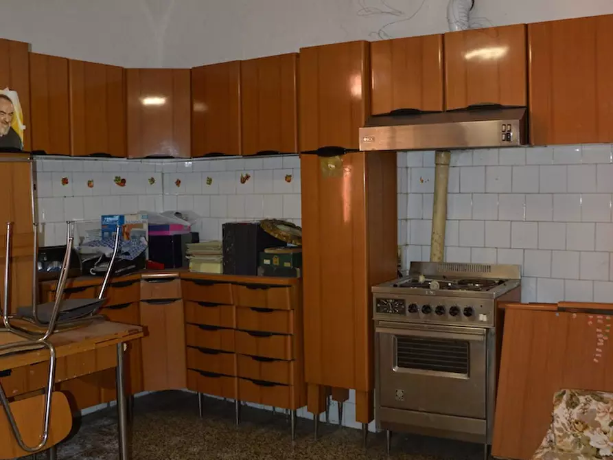 Immagine 8 di Palazzo in vendita  a Varese Ligure