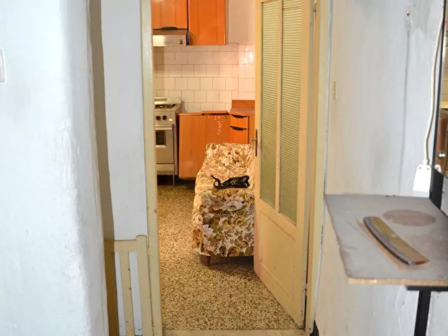 Immagine 9 di Palazzo in vendita  a Varese Ligure