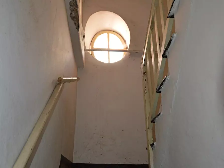 Immagine 10 di Palazzo in vendita  a Varese Ligure