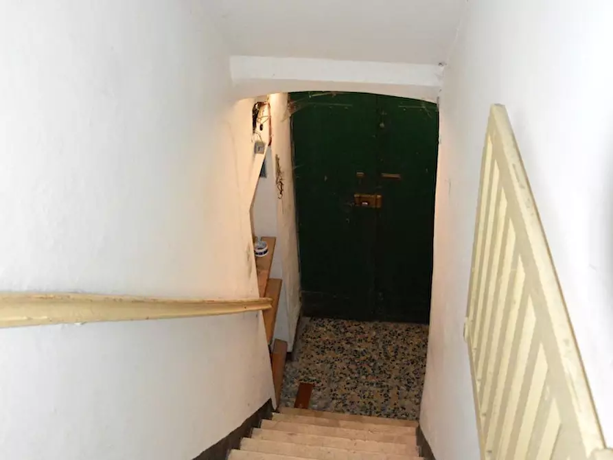 Immagine 11 di Palazzo in vendita  a Varese Ligure