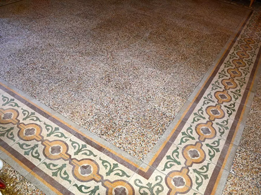 Immagine 14 di Palazzo in vendita  a Varese Ligure