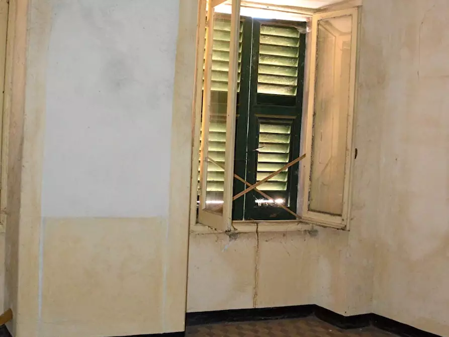 Immagine 16 di Palazzo in vendita  a Varese Ligure