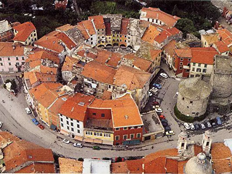 Immagine 2 di Palazzo in vendita  a Varese Ligure