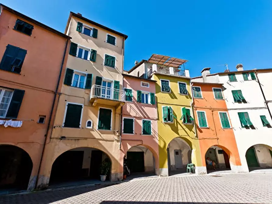 Immagine 1 di Palazzo in vendita  a Varese Ligure