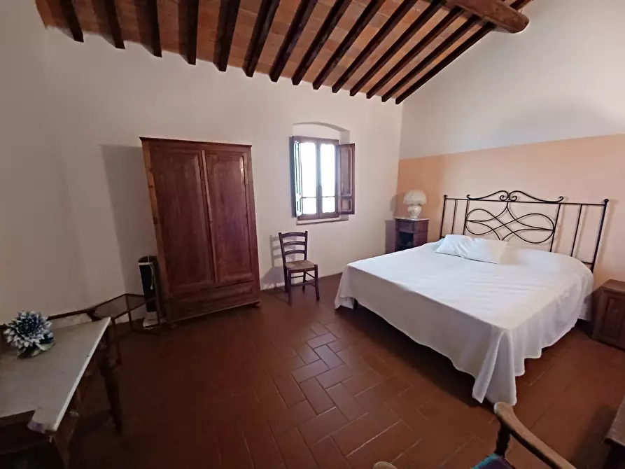 Immagine 29 di Casa colonica in vendita  a Vinci