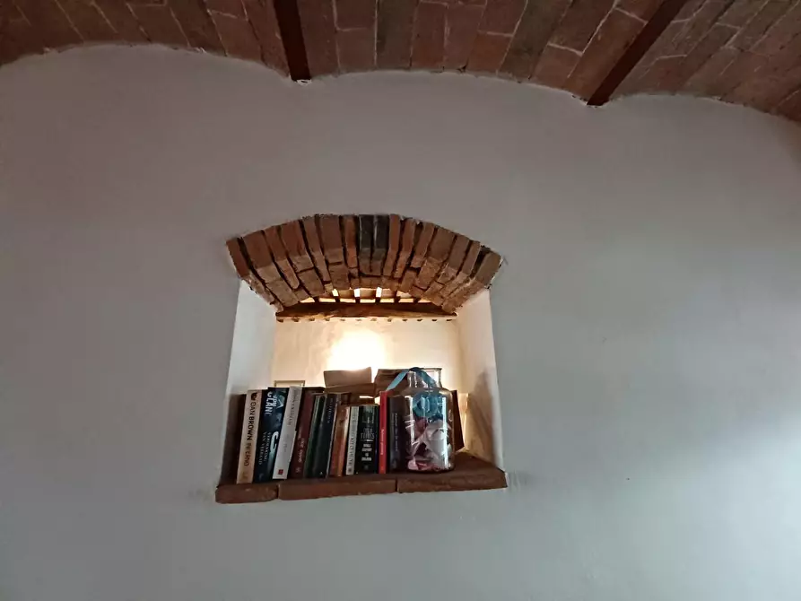 Immagine 10 di Casa colonica in vendita  a Vinci