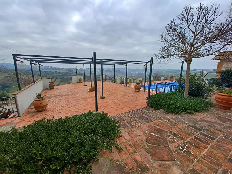 Immagine 11 di Casa colonica in vendita  a Vinci