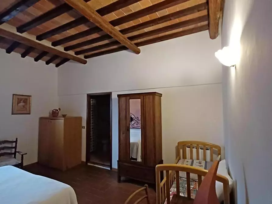 Immagine 37 di Casa colonica in vendita  a Vinci