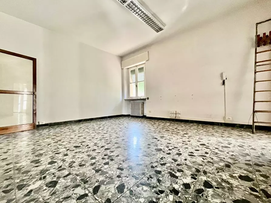 Immagine 6 di Ufficio in affitto  a Pontedera