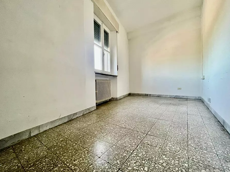 Immagine 13 di Ufficio in affitto  a Pontedera