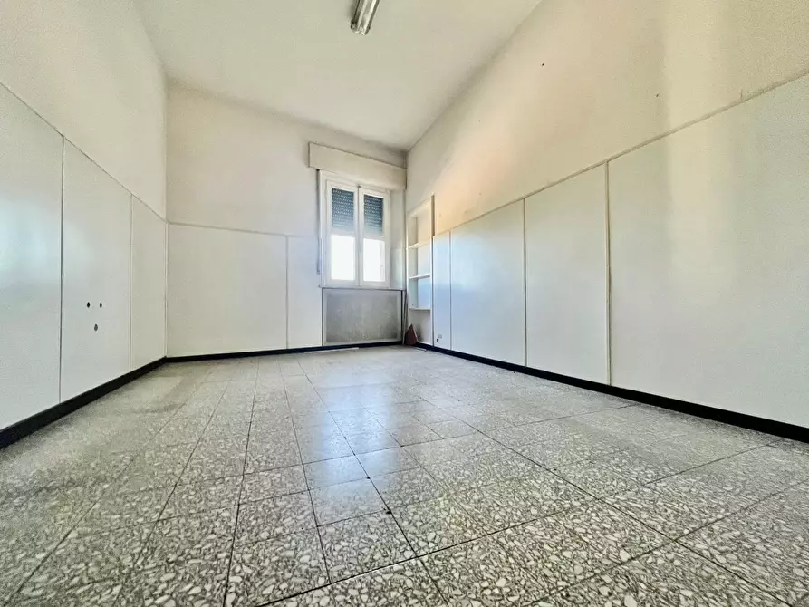 Immagine 11 di Ufficio in affitto  a Pontedera