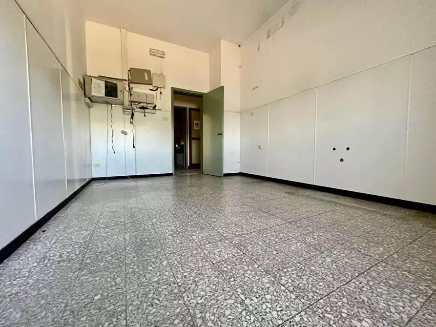 Immagine 9 di Ufficio in affitto  a Pontedera