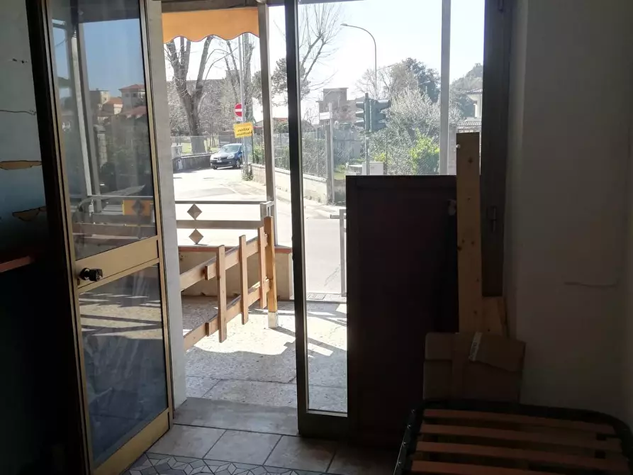 Immagine 5 di Locale commerciale in vendita  a Massa