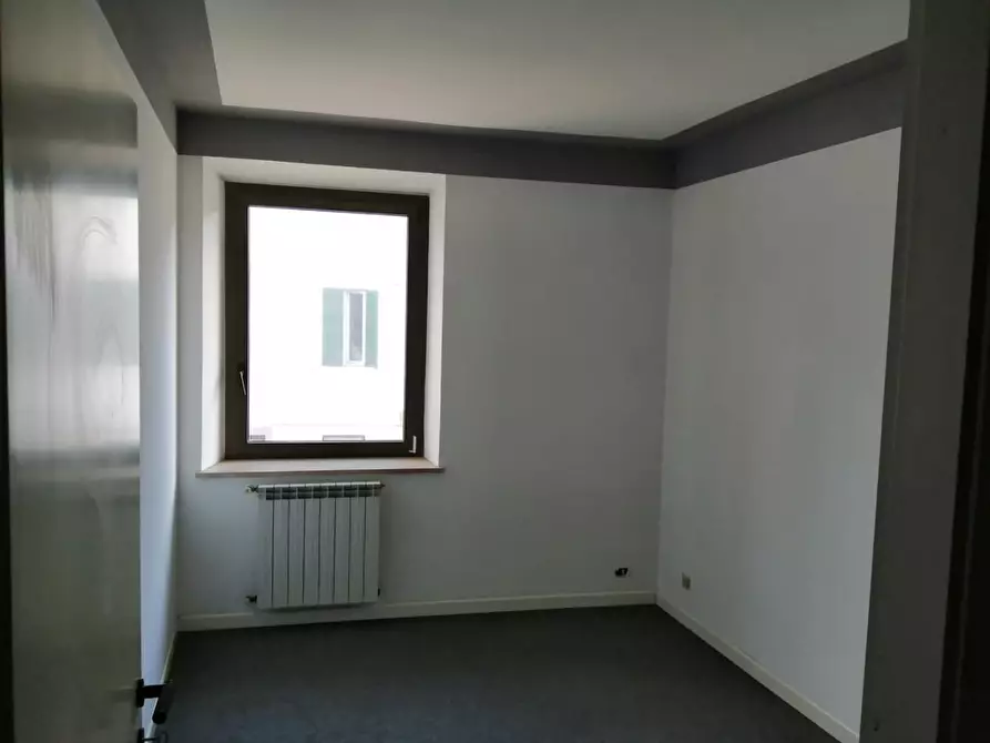 Immagine 3 di Ufficio in affitto  a Lucca