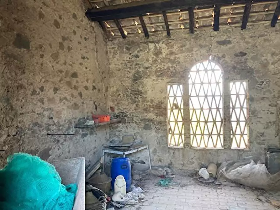 Immagine 21 di Rustico / casale in vendita  a Lucca