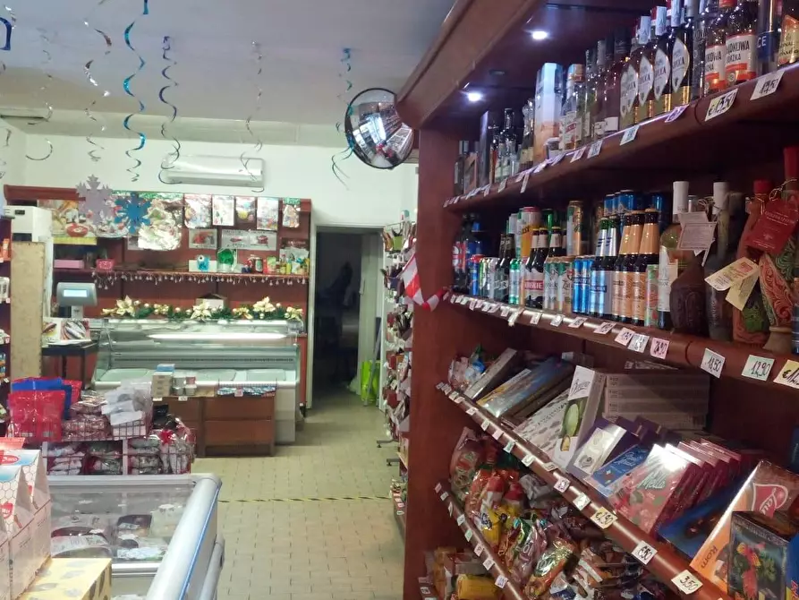 Immagine 6 di Negozio in vendita  a Pisa