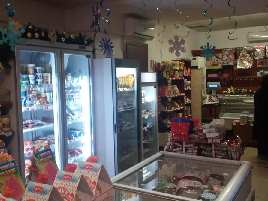 Immagine 7 di Negozio in vendita  a Pisa