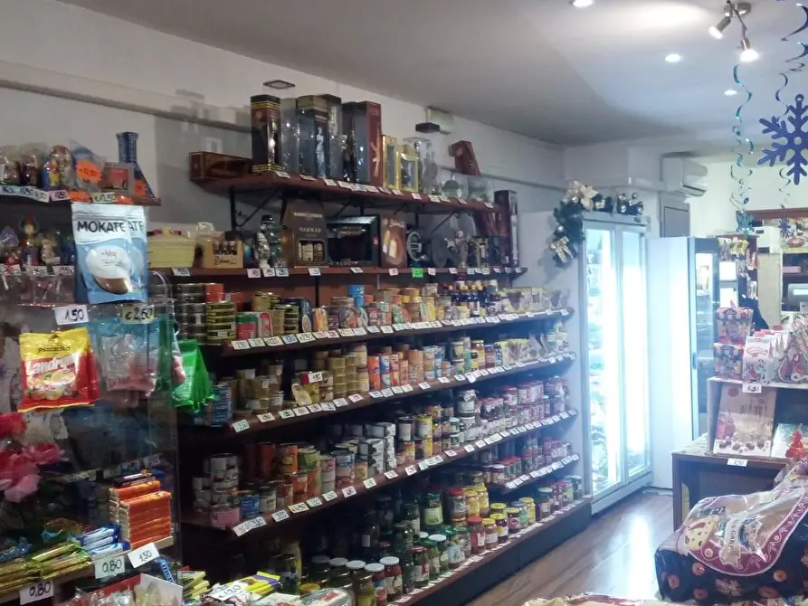 Immagine 8 di Negozio in vendita  a Pisa